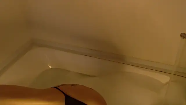 Bellla Haddid online show from 03-06-26, 12:11