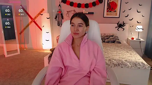 Bellla Haddid online show from 10-31-25, 01:13