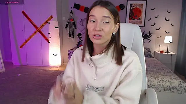 Bellla Haddid online show from 10-24-25, 01:48