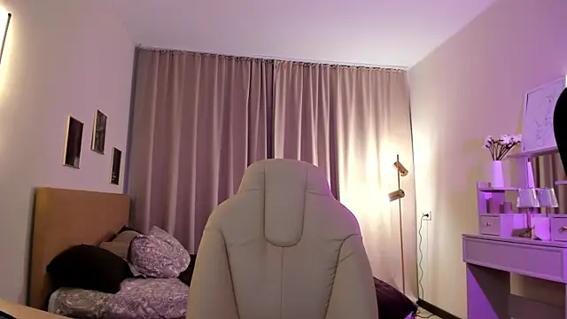 Bellla Haddid online show from 11-14-25, 01:53