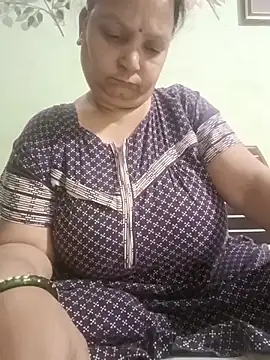 Snapshot of Kavya_kapoor chatting on 06-12-26, 05:54 Kavya kapoor online show from 06-12-26, 05:54