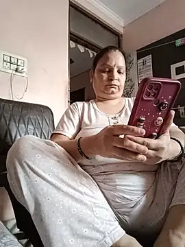 Snapshot of Kavya_kapoor chatting on 07-05-26, 04:19 Kavya kapoor online show from 07-05-26, 04:19