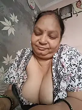 Snapshot of Kavya_kapoor chatting on 06-21-26, 04:40 Kavya kapoor online show from 06-21-26, 04:40