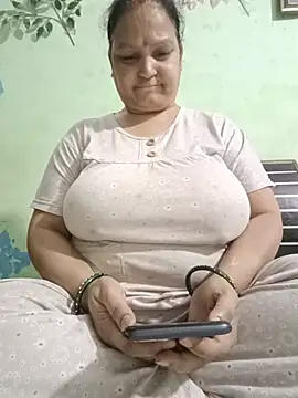 Snapshot of Kavya_kapoor chatting on 06-15-26, 09:09 Kavya kapoor online show from 06-15-26, 09:09