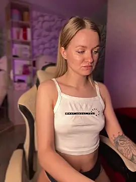 Snapshot of Devill_Angel_ chatting on 02-11-25, 04:02 Devill Angel online show from 02-11-25, 04:02