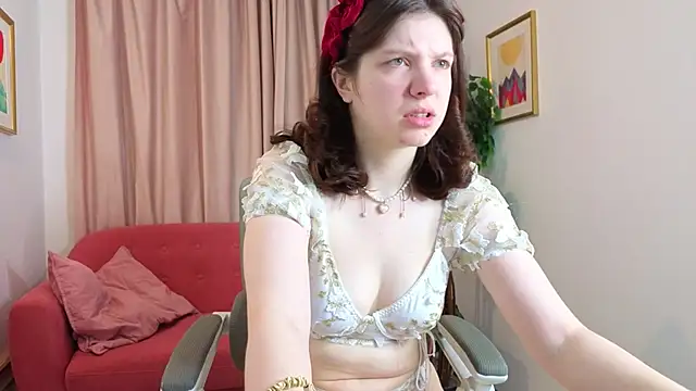 Snapshot of Baby_Evalena chatting on 06-13-26, 05:05 Baby Evalena online show from 06-13-26, 05:05