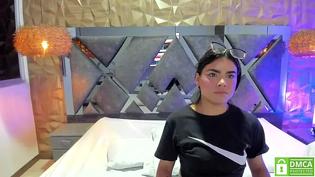 Rose Evans   online show from 11-12-25, 04:16