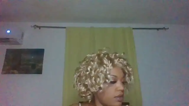 Snapshot of thekelliecapri chatting on 06-20-26, 06:40 thekelliecapri online show from 06-20-26, 06:40