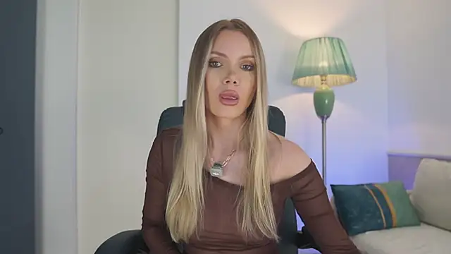 Snapshot of Yvonna_One chatting on 06-26-26, 02:01 Yvonna One online show from 06-26-26, 02:01