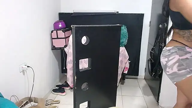 alanajonees22 online show from 12-23-24, 09:40