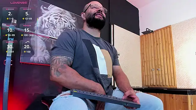 Luke  09 online show from 11-24-25, 11:43