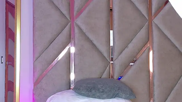 Lola King online show from 03-19-25, 08:23