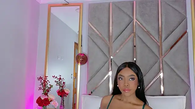 Lola King online show from 12-18-25, 01:00