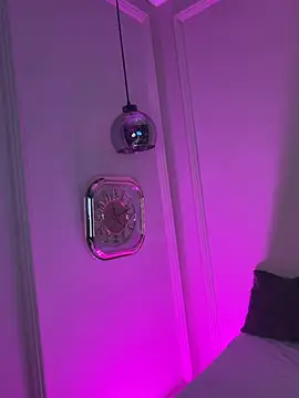 Lola King online show from 05-13-26, 04:52