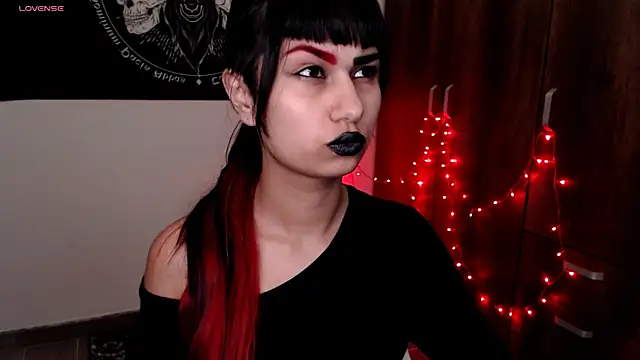 Snapshot of Little-Lucifer chatting on 02-11-26, 10:53 Little-Lucifer online show from 02-11-26, 10:53