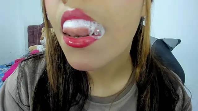 Snapshot of veky_saliva01 chatting on 02-18-25, 02:27 veky saliva01 online show from 02-18-25, 02:27