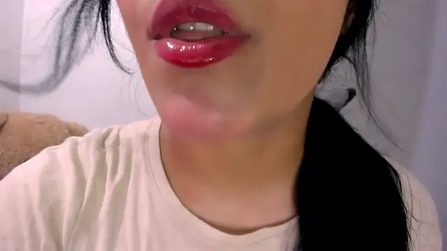 Snapshot of veky_saliva01 chatting on 09-27-25, 10:05 veky saliva01 online show from 09-27-25, 10:05