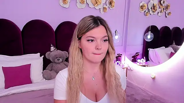 ZaraBloom online show from 12-05-25, 03:32