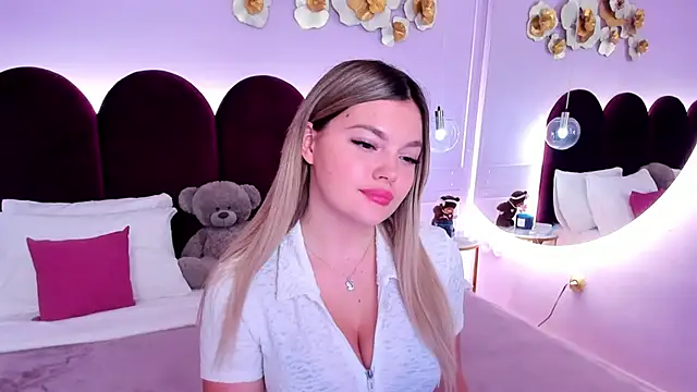 ZaraBloom online show from 12-16-25, 03:11