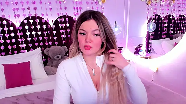 ZaraBloom online show from 02-14-26, 03:56