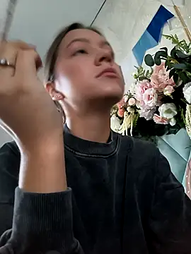 AliceBrayan online show from 09-27-25, 05:02