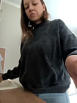 AliceBrayan online show from 09-15-25, 05:08