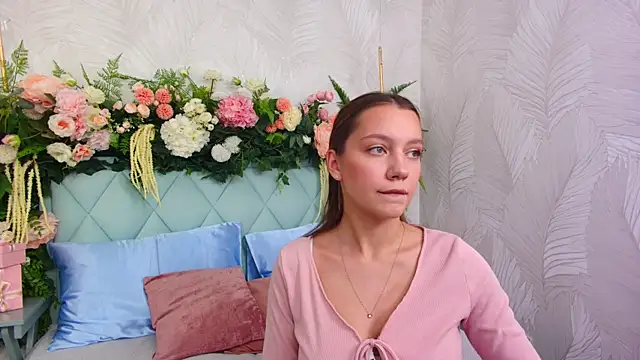 AliceBrayan online show from 12-18-25, 05:06