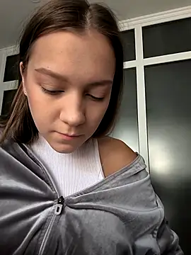 AliceBrayan online show from 10-05-25, 05:09