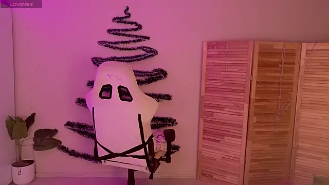 Miss Mia Murr online show from 12-18-25, 05:12