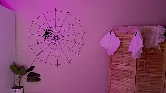 Miss Mia Murr online show from 10-31-25, 05:15