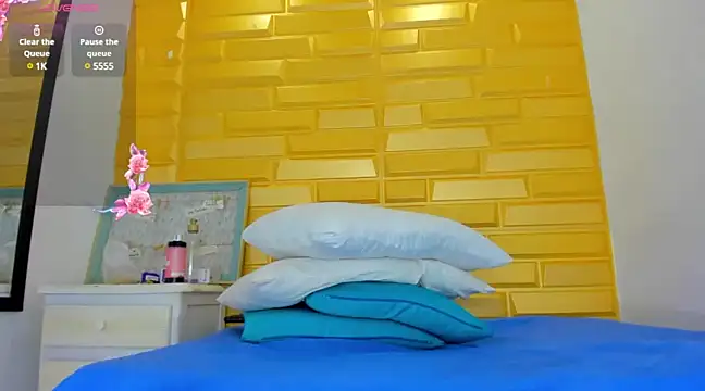 Snapshot of ebony_beckyy chatting on 02-06-25, 07:51 ebony beckyy online show from 02-06-25, 07:51