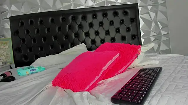 Snapshot of ebony_beckyy chatting on 03-15-25, 08:10 ebony beckyy online show from 03-15-25, 08:10