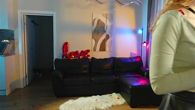 Snapshot of SpiceJessy chatting on 02-14-26, 07:30 SpiceJessy online show from 02-14-26, 07:30