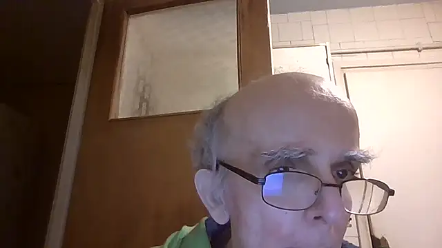 Snapshot of mariusica1@xh chatting on 04-05-26, 08:04 mariusica1xh online show from 04-05-26, 08:04