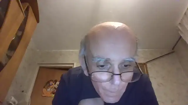 Snapshot of mariusica1@xh chatting on 04-12-26, 11:08 mariusica1xh online show from 04-12-26, 11:08