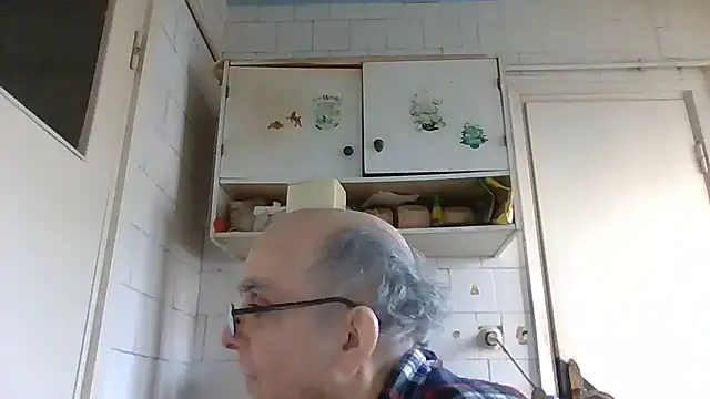 Snapshot of mariusica1@xh chatting on 03-15-26, 03:19 mariusica1xh online show from 03-15-26, 03:19