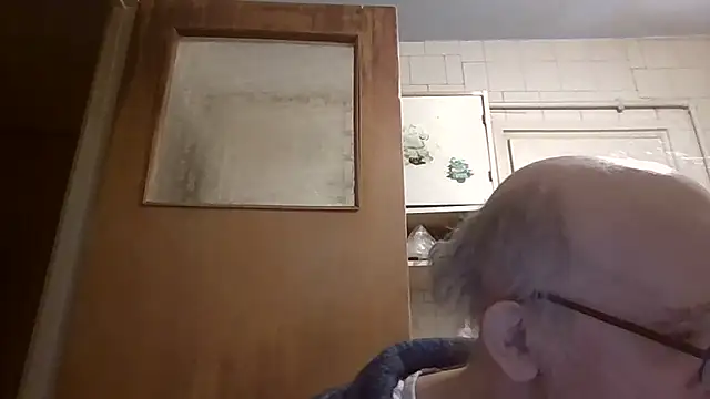 Snapshot of mariusica1@xh chatting on 04-15-26, 06:34 mariusica1xh online show from 04-15-26, 06:34