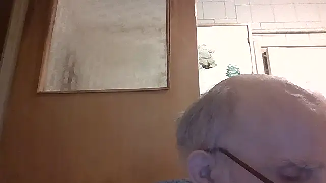 Snapshot of mariusica1@xh chatting on 03-12-26, 12:05 mariusica1xh online show from 03-12-26, 12:05