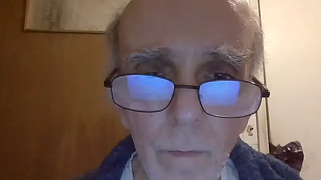 Snapshot of mariusica1@xh chatting on 04-15-26, 08:42 mariusica1xh online show from 04-15-26, 08:42