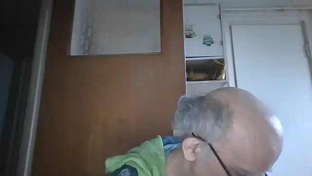 Snapshot of mariusica1@xh chatting on 03-20-26, 03:46 mariusica1xh online show from 03-20-26, 03:46