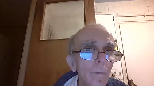 Snapshot of mariusica1@xh chatting on 03-26-26, 10:51 mariusica1xh online show from 03-26-26, 10:51