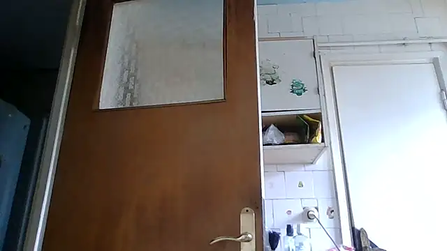 Snapshot of mariusica1@xh chatting on 04-12-26, 11:02 mariusica1xh online show from 04-12-26, 11:02