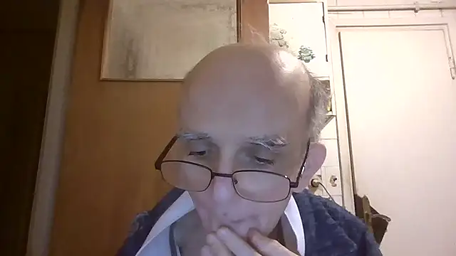 Snapshot of mariusica1@xh chatting on 03-21-26, 03:52 mariusica1xh online show from 03-21-26, 03:52