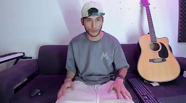 Snapshot of Henrikk_senn chatting on 12-14-24, 02:55 Henrikk senn online show from 12-14-24, 02:55