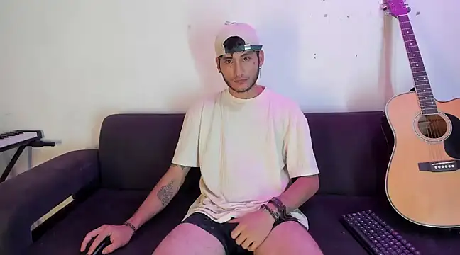 Snapshot of Henrikk_senn chatting on 12-13-24, 02:32 Henrikk senn online show from 12-13-24, 02:32