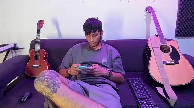 Snapshot of Henrikk_senn chatting on 12-04-24, 10:29 Henrikk senn online show from 12-04-24, 10:29