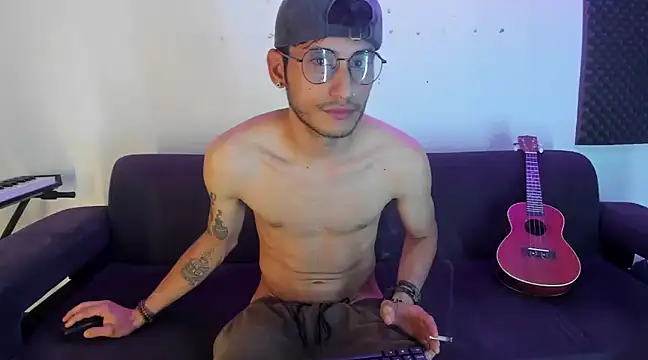 Snapshot of Henrikk_senn chatting on 12-02-24, 11:51 Henrikk senn online show from 12-02-24, 11:51