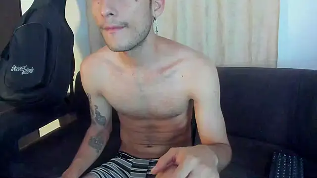 Snapshot of Henrikk_senn chatting on 10-15-25, 03:49 Henrikk senn online show from 10-15-25, 03:49