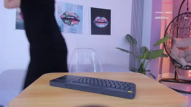 Angela donnato online show from 11-07-25, 03:33