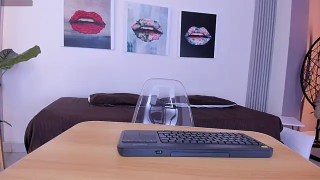 Angela donnato online show from 01-12-26, 03:46